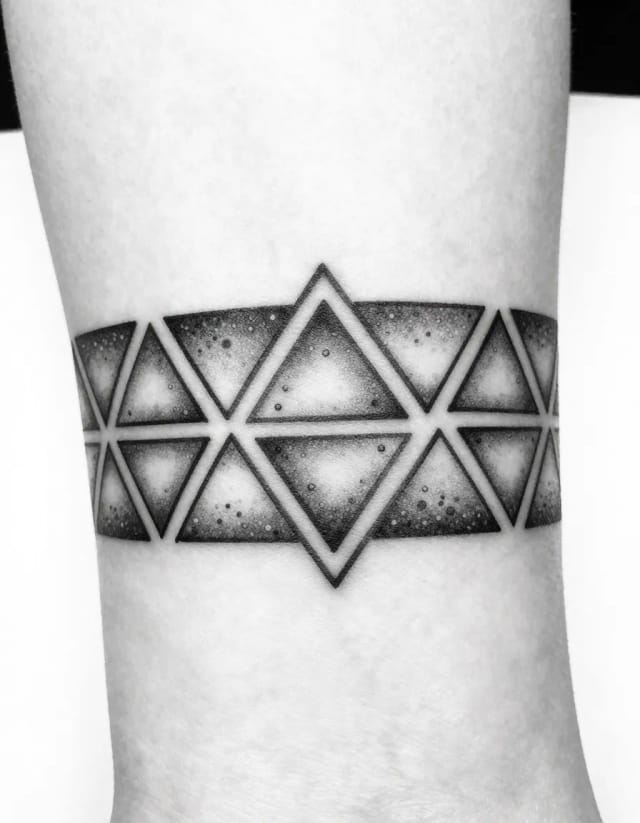 Geometric forearm band